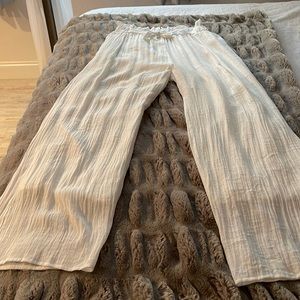White wide leg pants with elastic draw string waist. Has pockets and lined.